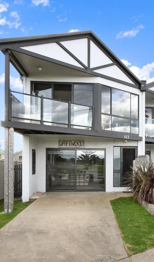 Driftwood Townhouse - Waterfront-Central Location Lakes Entrance Dış mekan fotoğraf