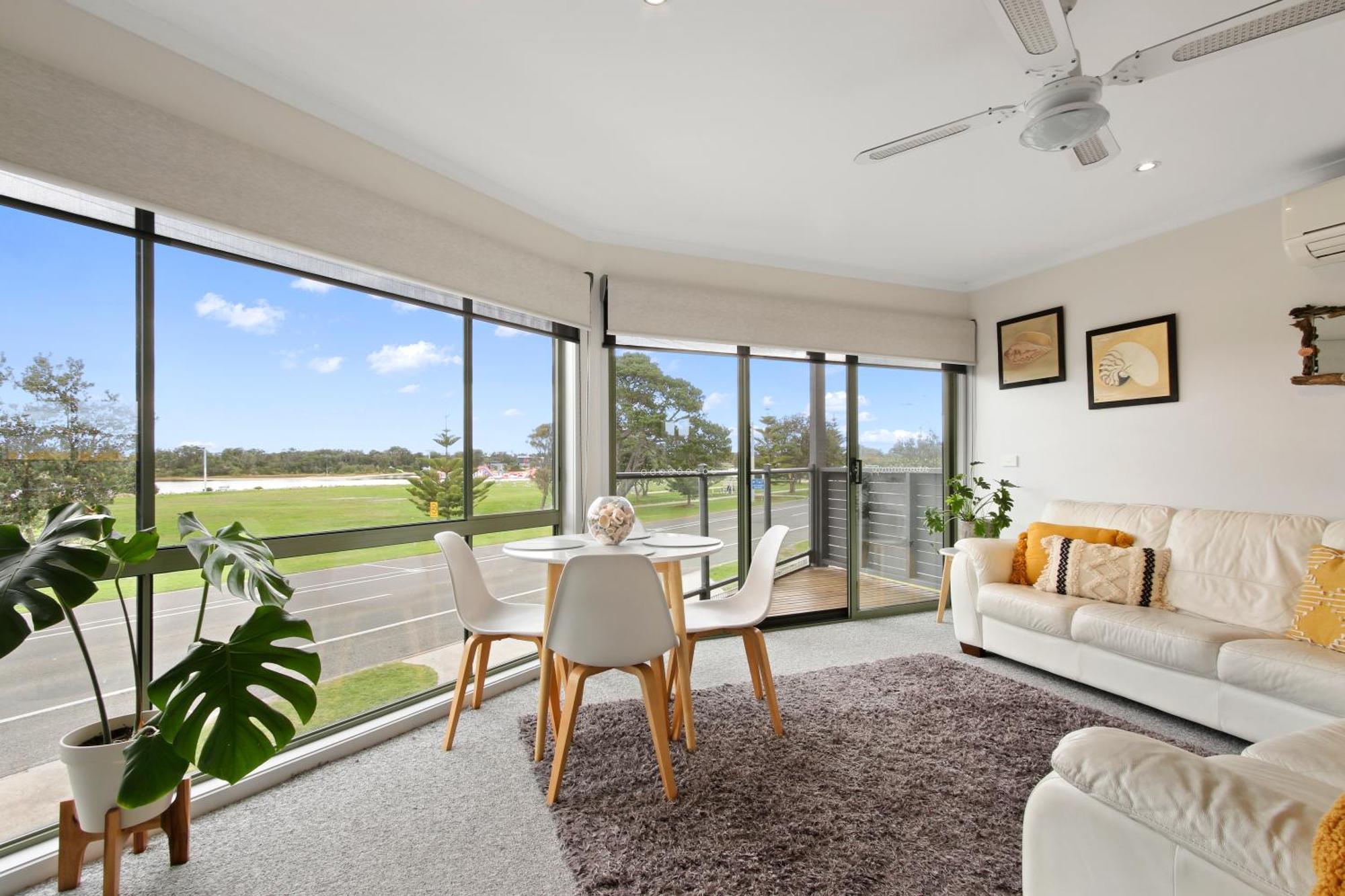 Driftwood Townhouse - Waterfront-Central Location Lakes Entrance Dış mekan fotoğraf